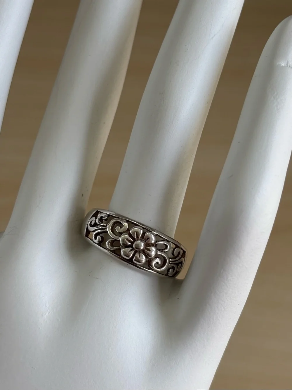 Vintage Sterling Silver Floral Filigree Band Ring 7.5